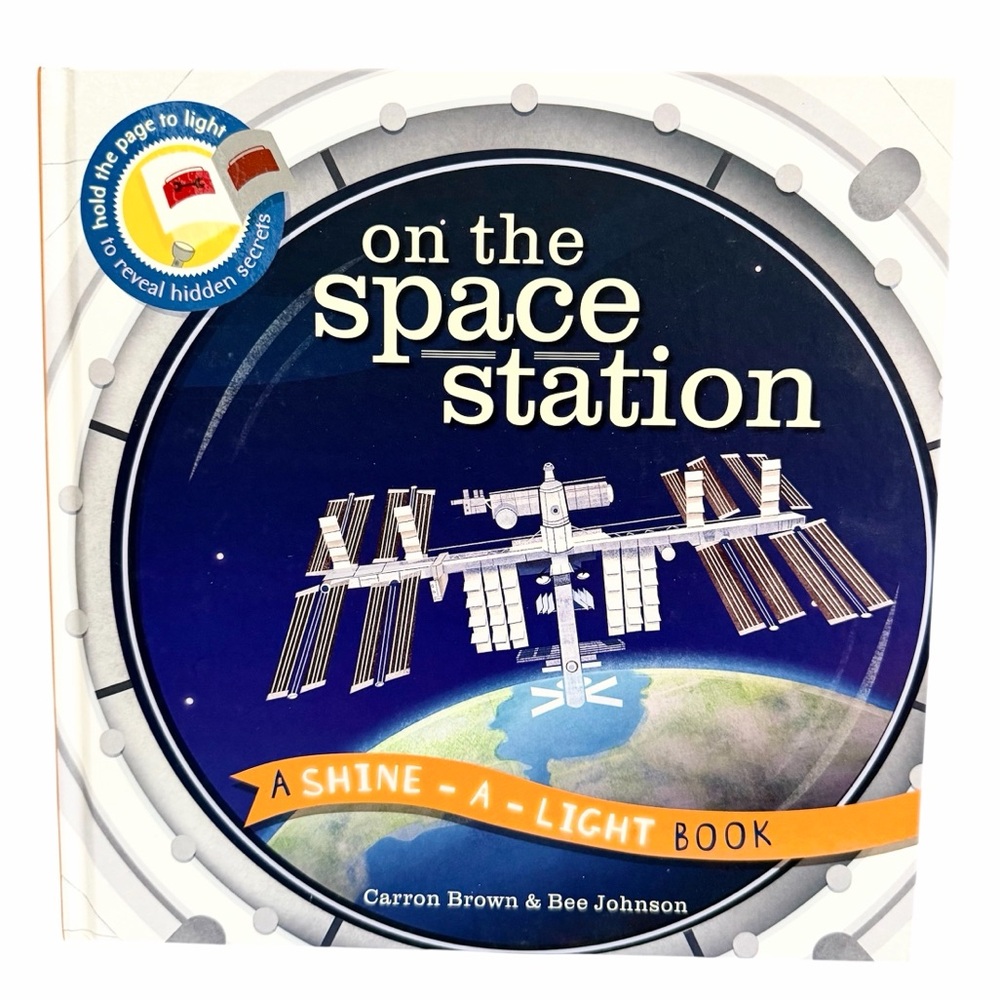 Usborne On the Space Station Shine-A-Light Hardcover –‎ Brand New